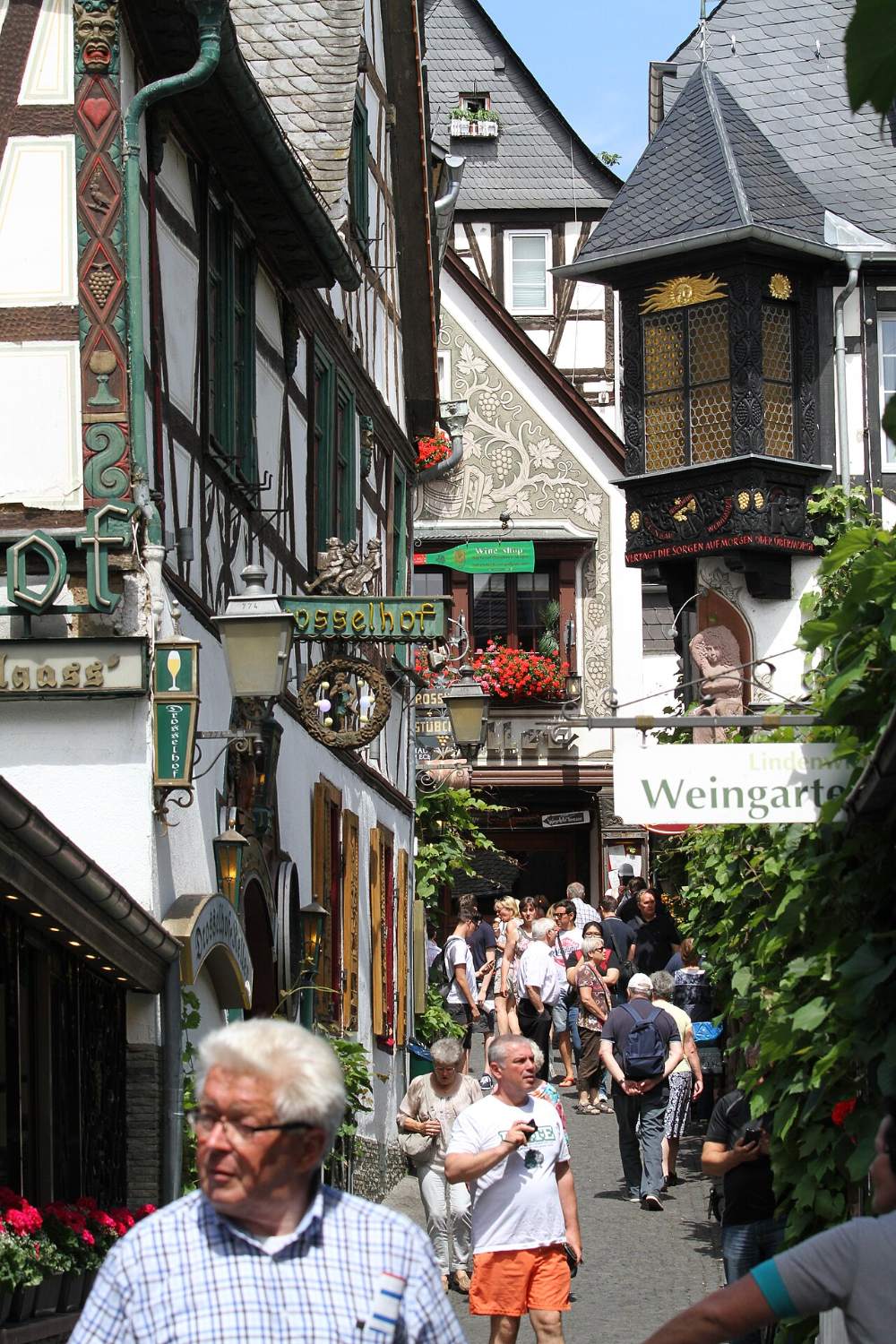 Die Drosselgasse in Rüdesheim mit Fachwerk